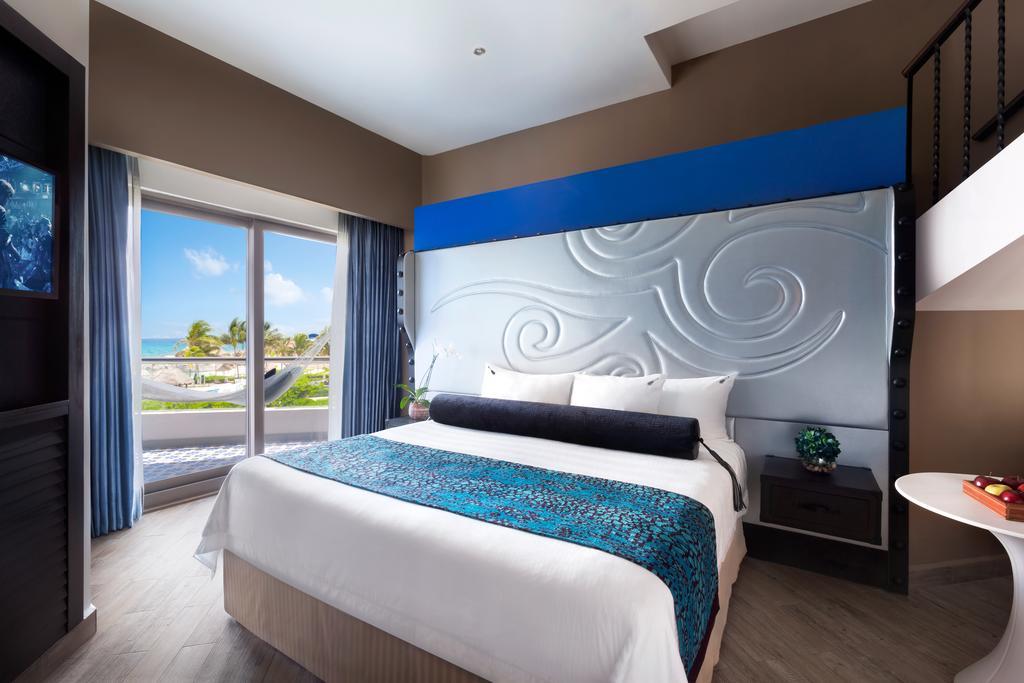 Platinum Deluxe Double Room with Terrace-1